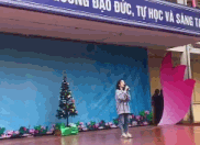 越南的一位高中生表演《dance monkey》,这唱得也太棒了吧